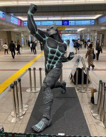 Kaiju No. 8 : Une Collaboration Inattendue à la Gare de Tachikawa